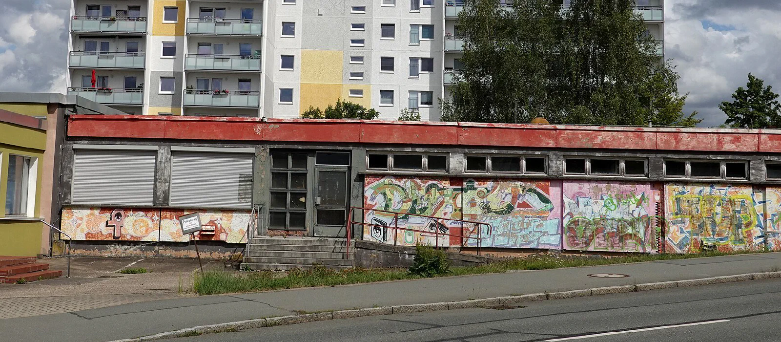 Wohnblock im Chemnitzer Gebiet Fritz Heckert nach der Sanierung. Rund 3.700 kommunale Gebäudehüllen werden jedes Jahr ähnlich ertüchtigt.