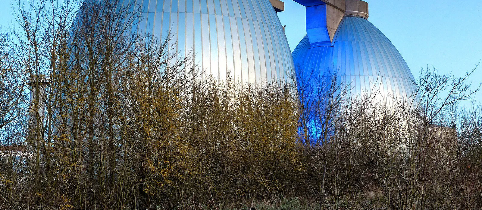 Faultürme der Kläranlage Dortmund-Deusen an der Emscher. Rund 850 deutsche Kläranlagen müssen ihre Klärschlammverwertung bis 2029 umstellen.