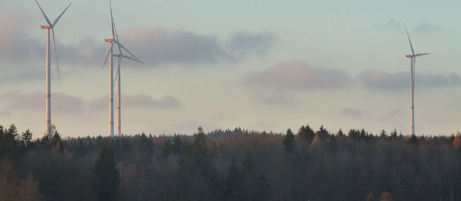 Windpark bei Oberkochen in Baden-Württemberg. Rund 100 Windparks dieser Art werden in Deutschland jedes Jahr erneuert.