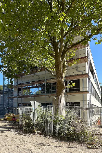 136 Kommunen bauen eine Schule. Diesmal gemeinsam.